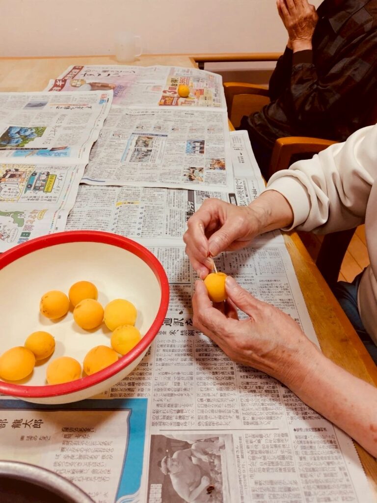 梅干し作りをしました♪